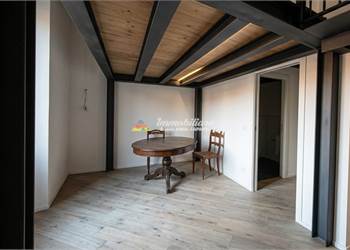 Porzione di Casa In Vendita a Bologna